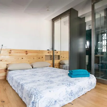 Outdoor Bathtub! 360 Rooftop With Chill Out And Amazing Views! *