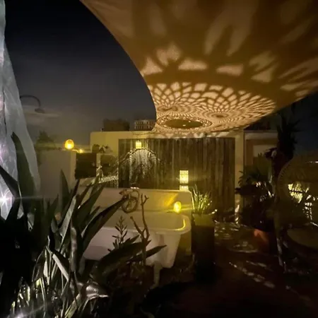 Apartment Outdoor Bathtub! 360 Rooftop With Chill Out And Amazing Views! *